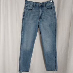 Hollister Curvy Ultra High-Rise Mom Jean  4R 25½" Short Inseam W27 Mid Wash